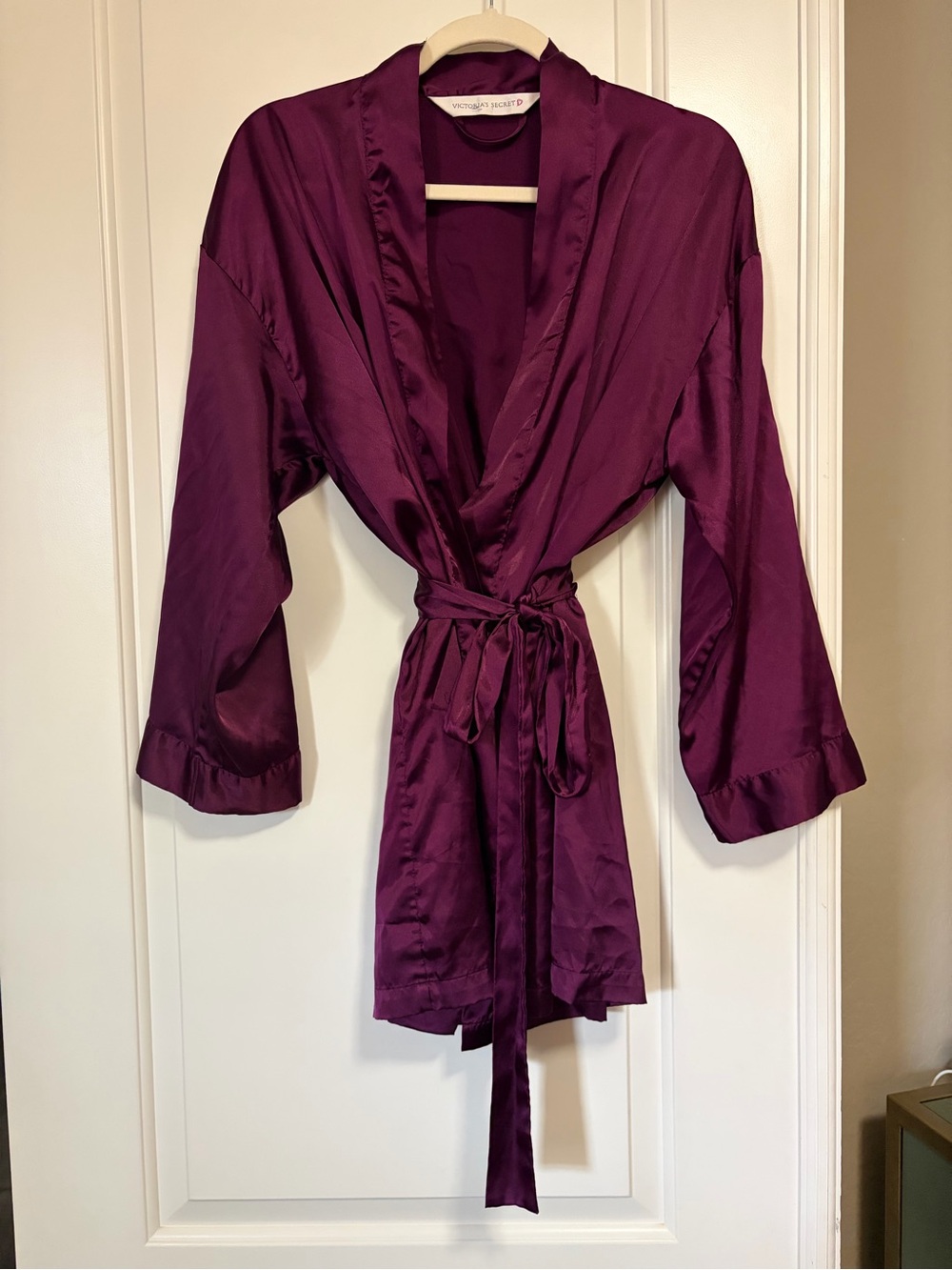 🦄💜🧖♀️Vintage Label Victoria's Secret Deep Plum Satin Robe 💜💤🥱